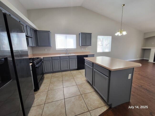 Foto del edificio - 634 Holly Bush Ct