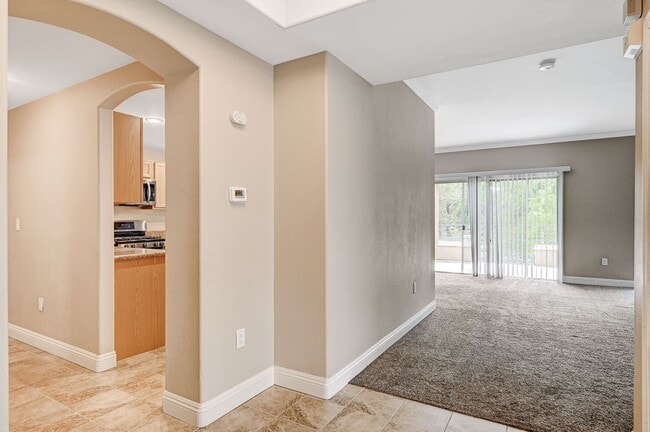 Foto del edificio - AMBER RIDGE Gated Beauty in Summerlin! 1600+ SF Condo