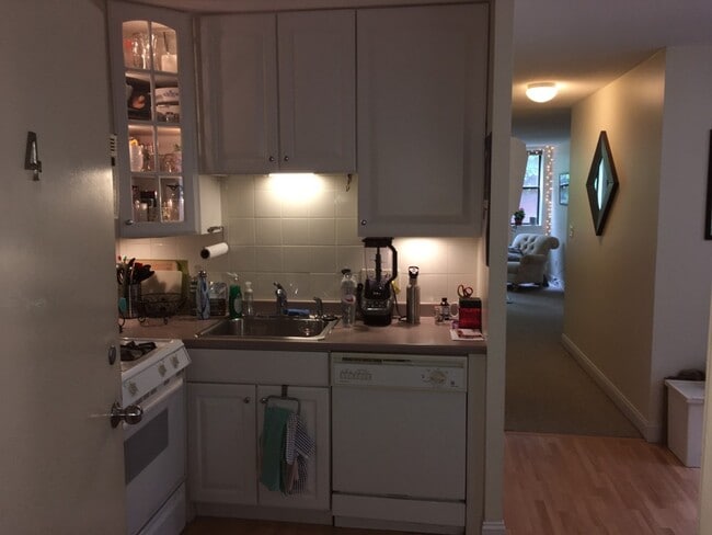 Building Photo - 14 Hancock St