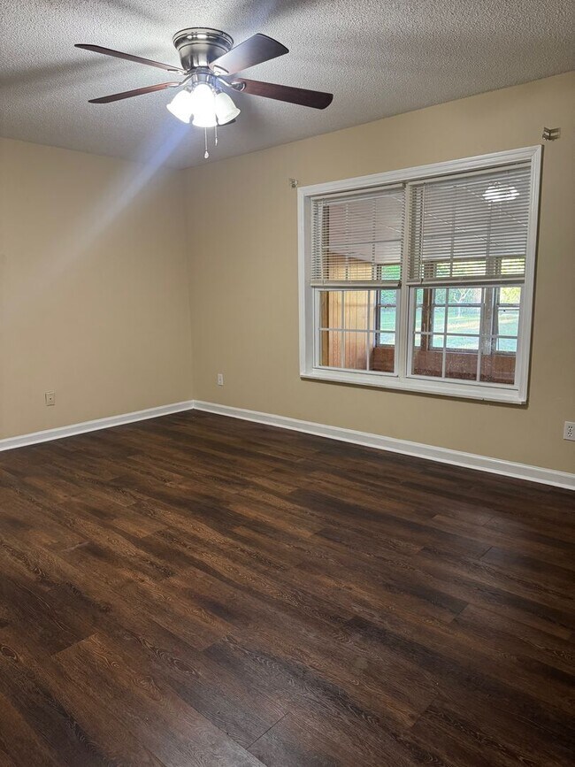 Building Photo - 3 Bedroom 2 Bath House on 4.78 Acres
