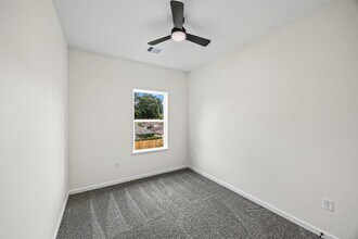 Building Photo - 441 Hahlo St