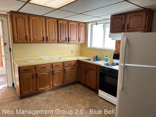 Building Photo - 3 br, 1 bath House - 326 E Moore St