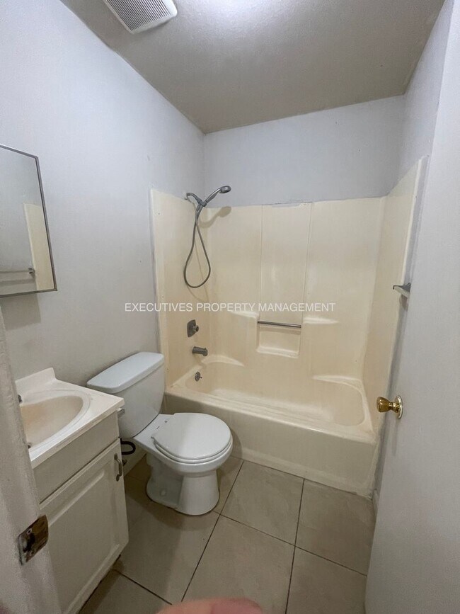 Foto del edificio - 6912 Hall Blvd