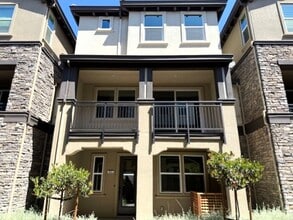 Building Photo - 912 Kolbe Ln