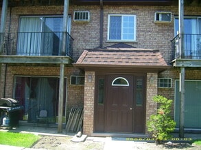 Building Photo - 115 E Dundee Rd