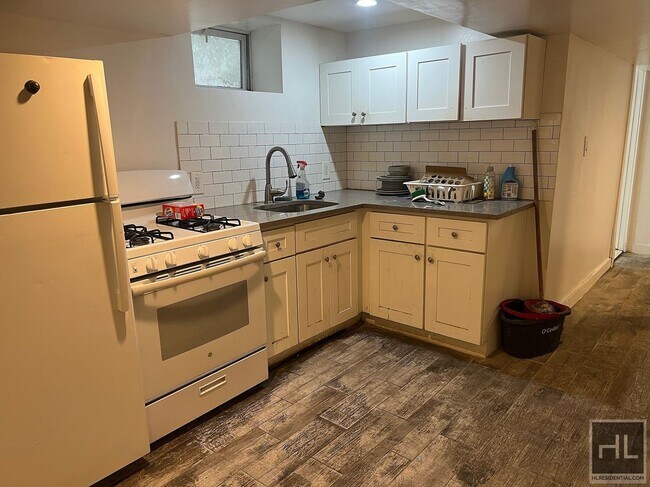 Foto del edificio - 2BR 1BA Lower Level All Utilities Included w/ Laundry Beside Highland Park