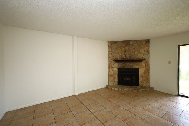 Building Photo - 1307 Baytree Dr