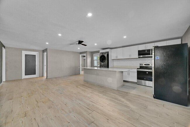 Building Photo - 6375 86th Ln