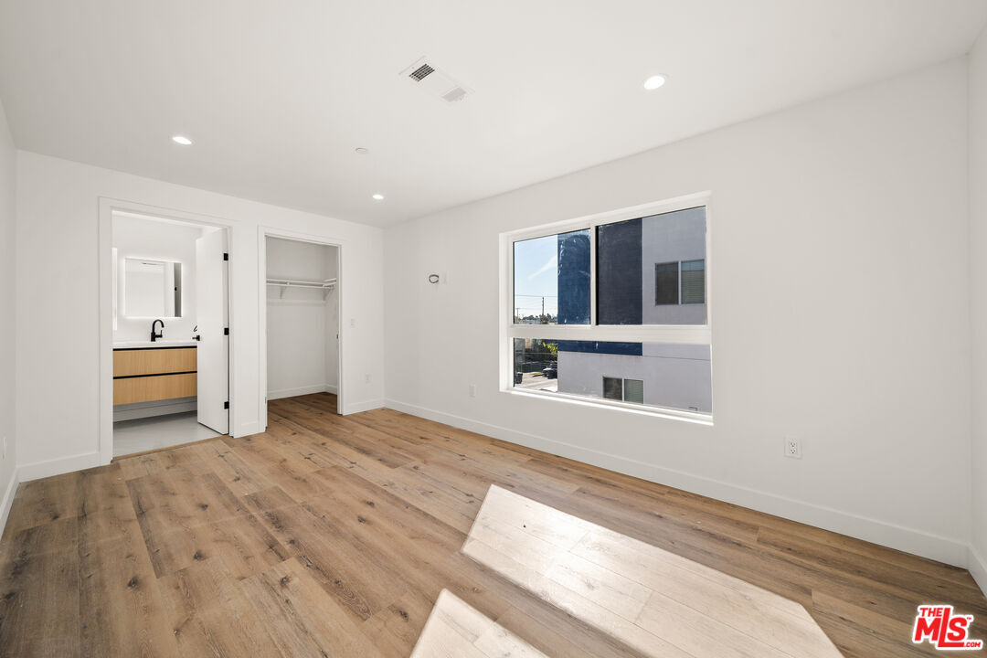 Foto principal - 1123 S Harvard Blvd