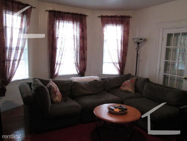 Building Photo - 33 Fairbanks St