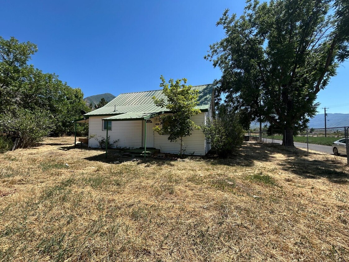 Foto del edificio - 3 Bedroom 1 Bathroom Home in Salem w/ Hors...
