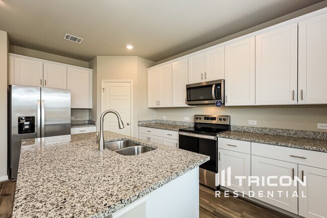 Foto del edificio - 13605 Paxton Blvd