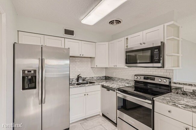 Building Photo - 3 br, 1.5 bath House - 135 Ocean Boulevard