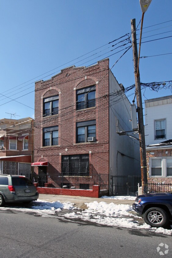 Building Photo - 310 Milford St