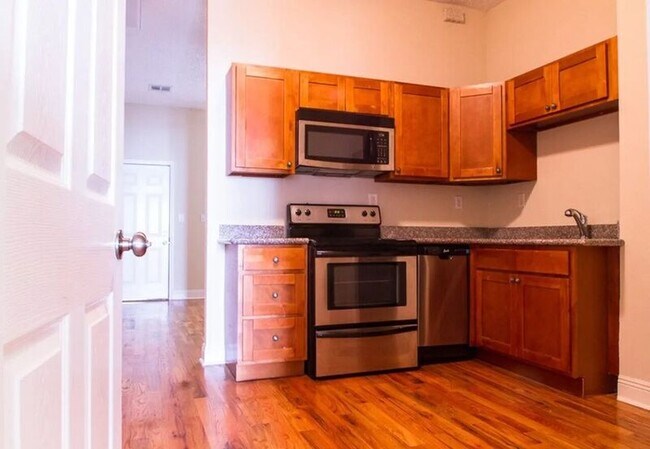 Building Photo - 3931 Annunciation St.