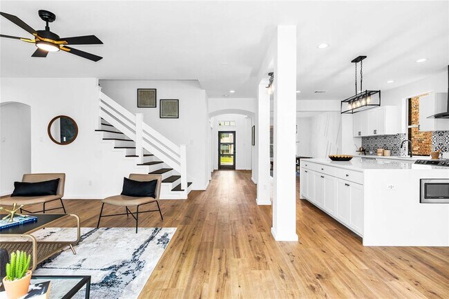 Building Photo - 9309 La Puente Dr