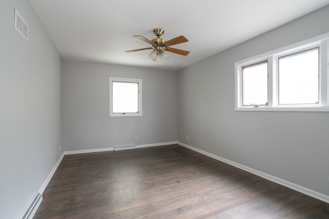 Building Photo - 817 Castlewood Ln