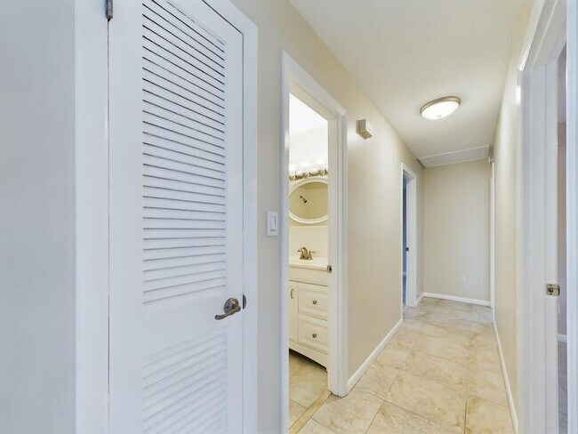 Building Photo - 4302 Alpine Ln