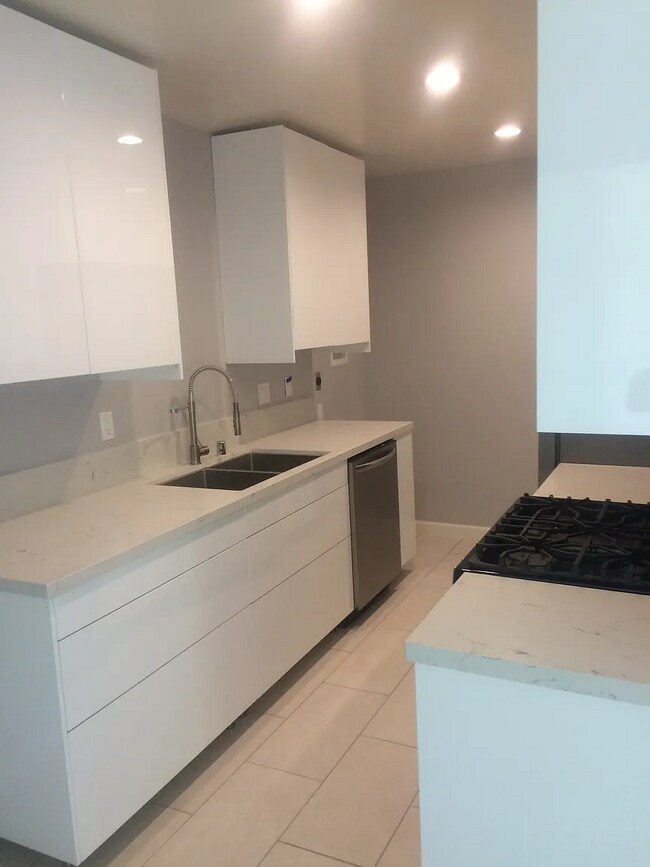 Building Photo - 300 W Via Escuela Apartments