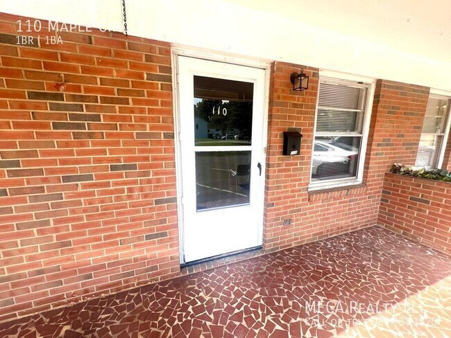 Foto del edificio - 110 Maple Cir