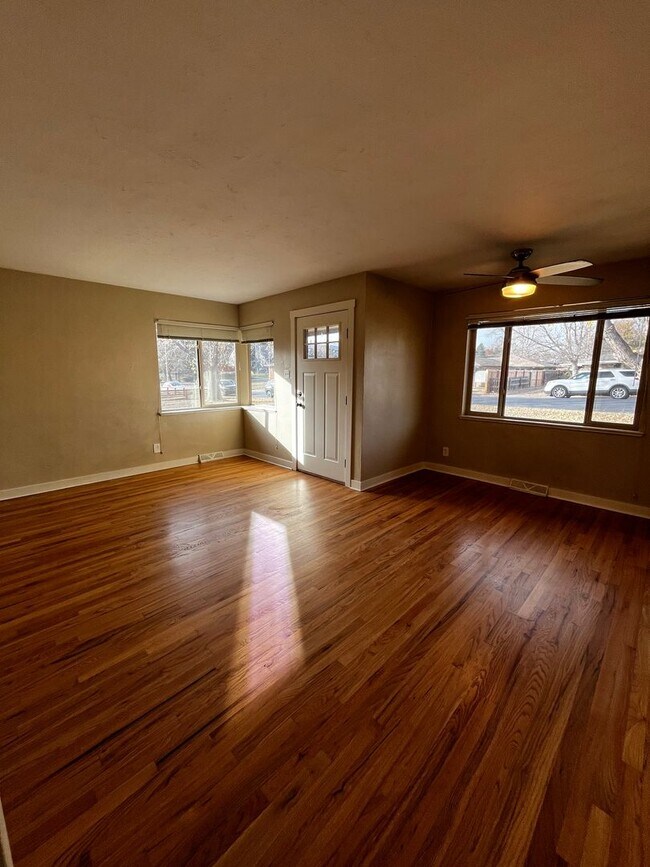 Foto del edificio - Updated Two Bed One Bath Duplex in Edgewater