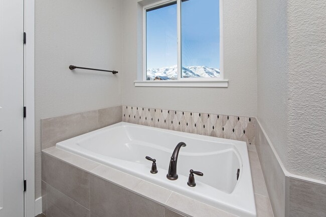 Foto del edificio - 3 Bedroom | 3 Baths | plus large loft | 20...