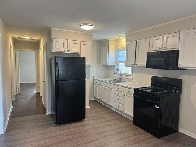 Building Photo - 2909 Clifton Ave