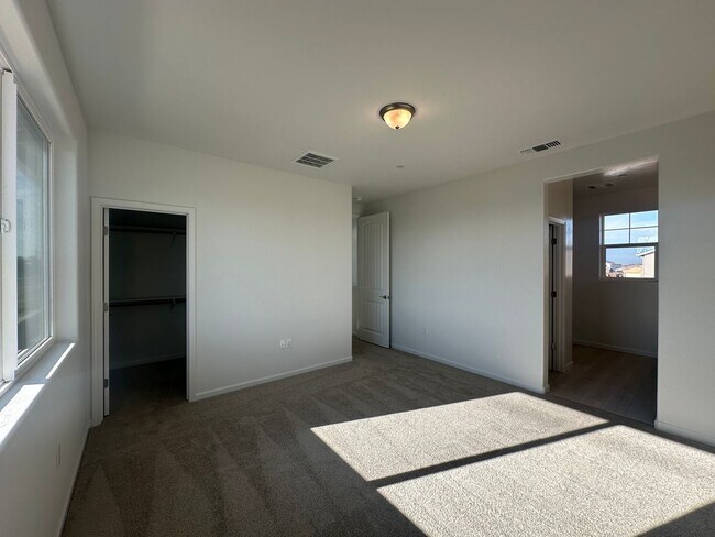 Building Photo - Newly Built NW Visalia Home Available Now
