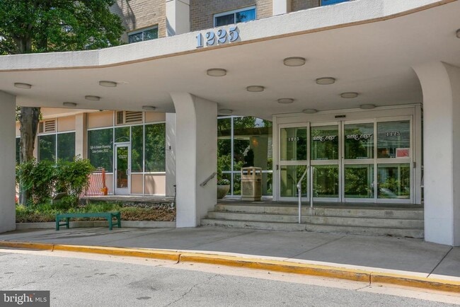 Building Photo - 1225 Martha Custis Dr