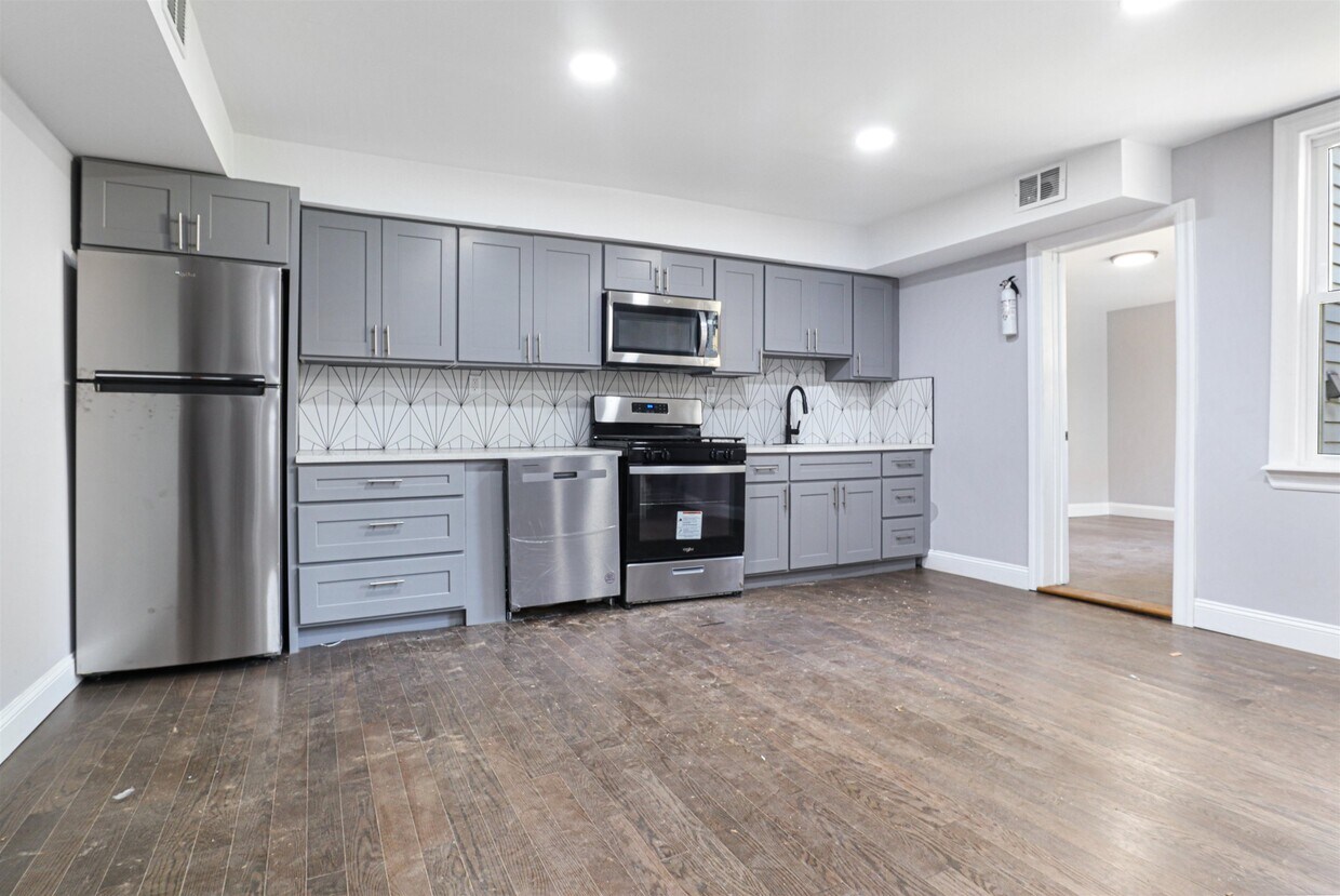 Foto principal - 172 Beacon Ave
