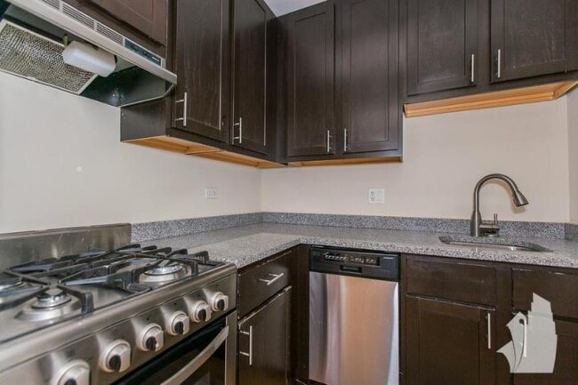 Building Photo - 1 bedroom in Chicago IL 60640