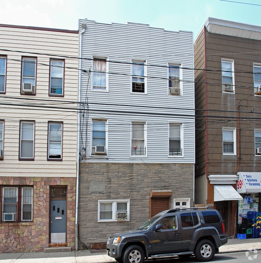 Primary Photo - 811 Bergenline Ave