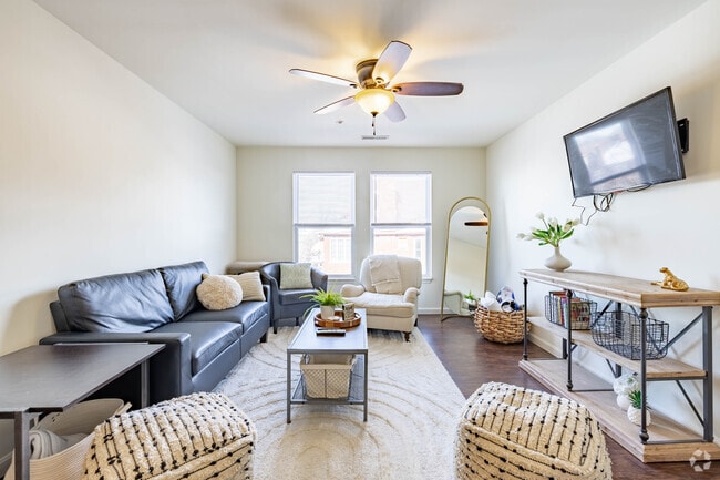 3BR, 3BA - 1,150SF - Living Room - Stratford Court Apartments