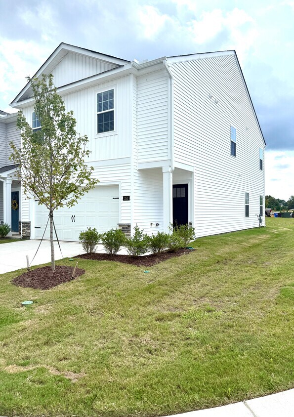 Primary Photo - 251 Perseus St