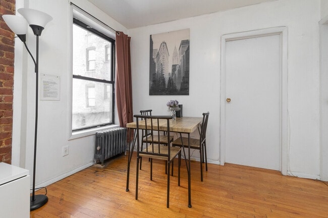 Foto del edificio - 306 E 96th St