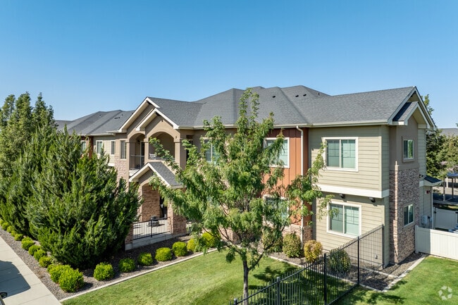 Building Photo - Gramercy Villas