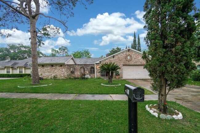Foto del edificio - 5611 Arncliffe Dr