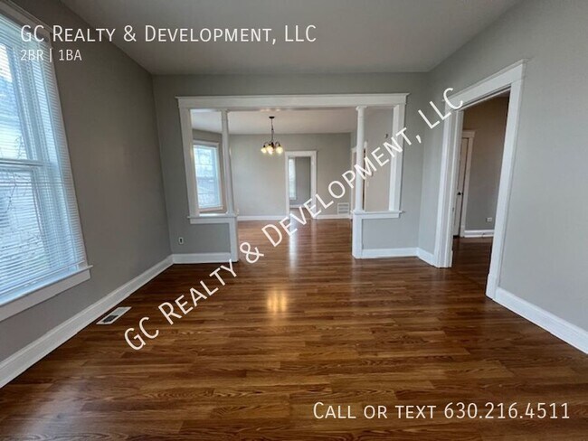 Building Photo - ***ELGIN LOCATION - 1ST FLOOR UNIT / 2 BDR...