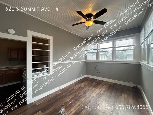 Building Photo - Charming 1 Bedroom - 2nd Floor - Apartment!