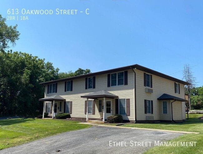 Building Photo - 613 Oakwood St