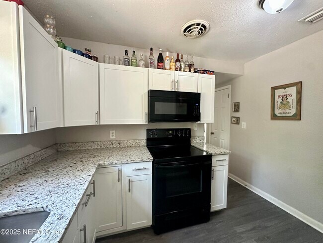 Building Photo - 7040 Arques Rd