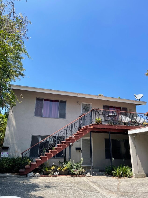 Private Lower Duplex Unit - 1315 N Mar Vista Ave