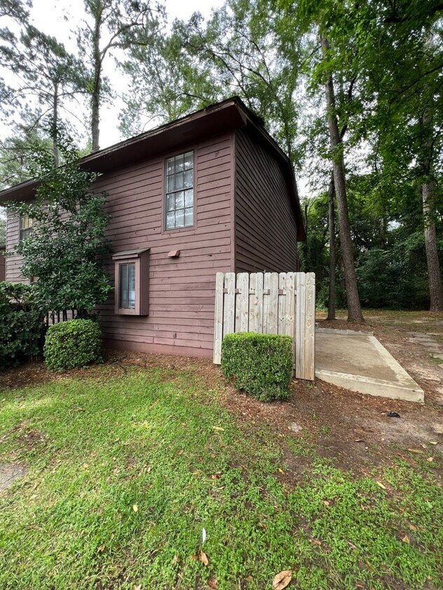 Primary Photo - 2315 Green Timbers Trail Apt B