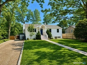 Building Photo - 23 Sleepyhollow Dr