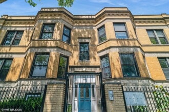 Building Photo - 3266 W Wrightwood Ave