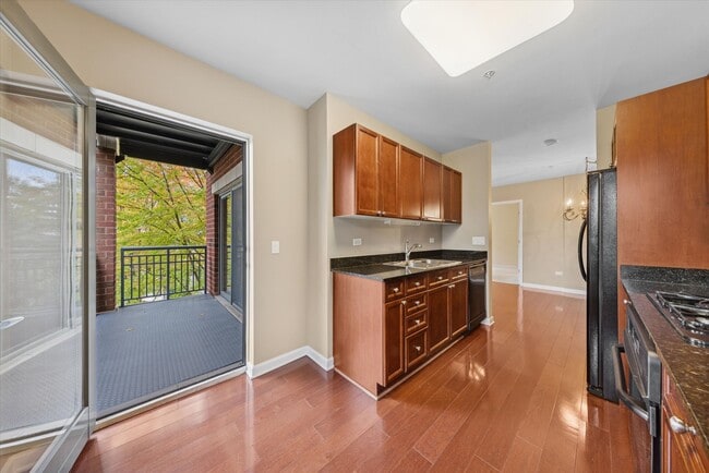 Building Photo - 255 E Liberty Dr