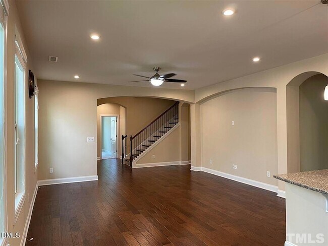Building Photo - 811 Rymark Ct