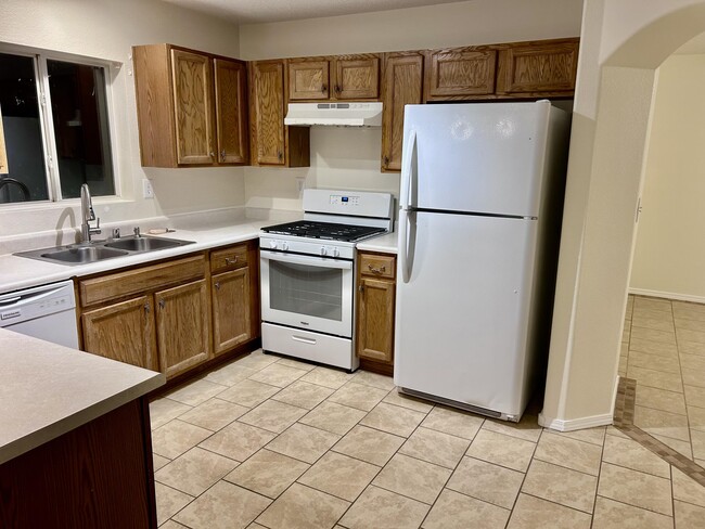 Building Photo - 6137 Vaughn Dr NE