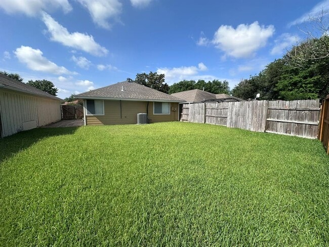 Building Photo - 9210 Goodmeadow Dr