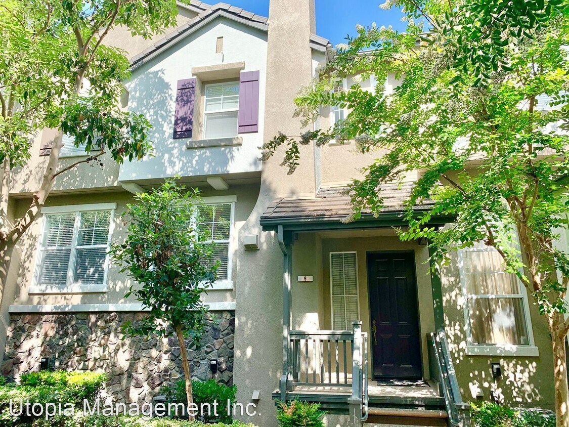 Primary Photo - 2 br, 2.5 bath House - 9 Burlingame Lane